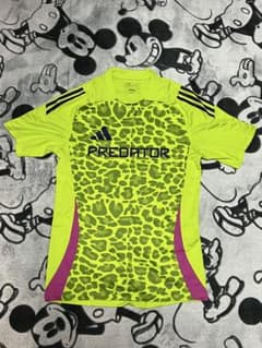 【最終値下げ】adidas PREDATOR 半袖シャツ Mサイズのサムネイル