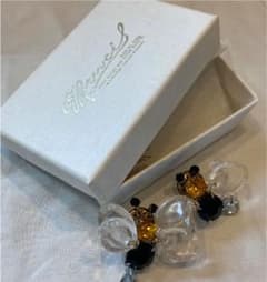 muveil ハチクリスタル即完売ピアス　新品☆のサムネイル