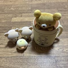 リラックマ　キイロイトリ　マグカップ型ぬいぐるみポーチ　カプキャラフロッキー