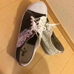 スニーカーのサムネイル