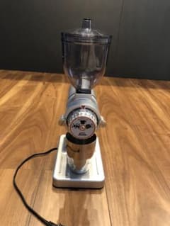 不動品　カリタ Kalita ナイスカットミル　シルバー　コーヒーミル　電動のサムネイル