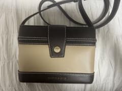 CHARLES&KEITH ブロンテボクシークロスボディバッグのサムネイル