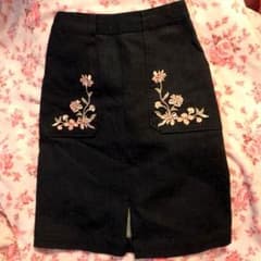 刺繍Iラインデニムスカートのサムネイル