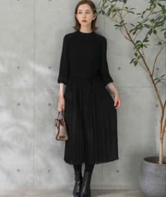 【新品タグ付】ROSSO ランダムプリーツワンピース ブラックのサムネイル