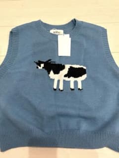 新品　タグ付き　未開封　MERLOT 牛柄ベストフリーサイズ　ブルー 新品 タグ付き 未開封 MERLOT 牛柄ベストフリーサイズ ブルー - メルカリ