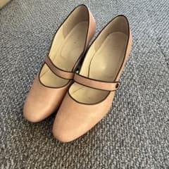 BENEBIS ストラップパンプス ピンクベージュのサムネイル