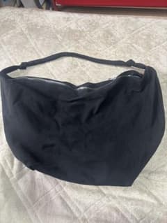 黒いショルダーバッグのサムネイル