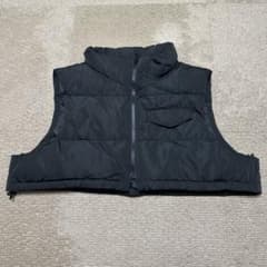 黒いノースリーブダウンベストのサムネイル