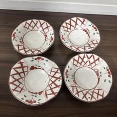 陶器】直径約13㌢赤と緑の花模様皿4点セット - メルカリ