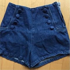 ショートパンツのサムネイル