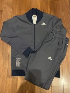 adidas デニム風ジャージ　上下セットのサムネイル