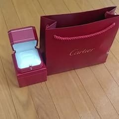カルティエのリングが入っていた箱と袋です。のサムネイル