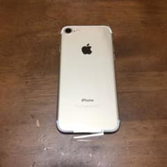 iPhone 7 Gold 32 GB SIMフリー　本体新品のサムネイル