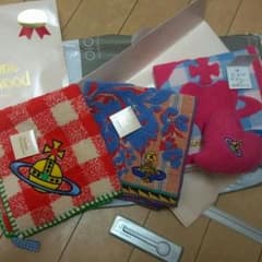 値下げ。新品未使用タグ付き紙袋２枚付きタオルハンカチ３枚のサムネイル