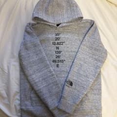 THE NORTH FACE パーカーのサムネイル