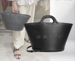 [ひびぴ様専用]MARNI ブラックレザーショルダーバッグのサムネイル