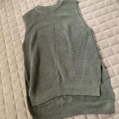 UNIQLO ニットベスト ノースリーブのサムネイル