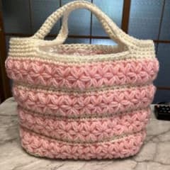ハンドメイド ニットトートバッグ ピンク×ホワイトのサムネイル