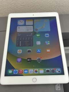 Apple iPad 第6世代 128GB Wi-Fi シルバー やや難点あり￼ - メルカリ