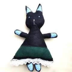 ハンドメイド 黒猫 ぬいぐるみ レース装飾 - メルカリ