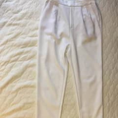 GU  白パンツのサムネイル