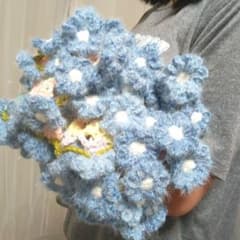 青いふわふわお花の花束ブランケット　90センチ　ひざ掛け　ハンドメイドのサムネイル