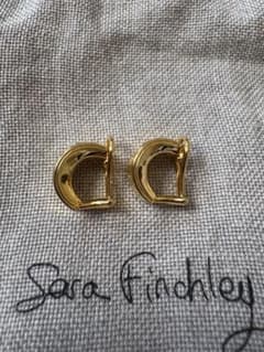 Sara Finchley ゴールド フープイヤリングのサムネイル