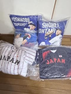 【破格】山本由伸大谷翔平鈴木誠也BIGクッション　BIGユニフォーム型クッションのサムネイル