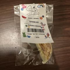 【新品】味マート　ラー油色のプレート輝く、餃子のキーホルダーのサムネイル