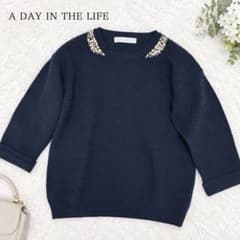 ユナイテッドアローズ系列 ビジューニット 紺 A DAY IN THE LIFEのサムネイル