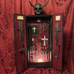 【1点限定作品】異端審問官の携行聖遺物箱 1点限定作品】異端審問官の携行聖遺物箱 - メルカリ