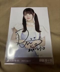 乃木坂46 生写真 紅白2023衣装 直筆サイン 伊藤理々杏 - メルカリ