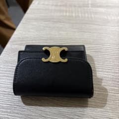 CELINE 黒 レザー 三つ折り財布 ゴールド金具のサムネイル
