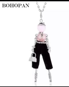 ドールマキシネックレスブランドのファッションステートメントのサムネイル