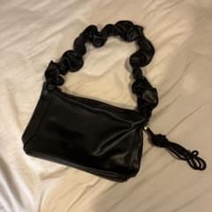 フェイクレザー ドロストショルダーバッグ ブラックのサムネイル
