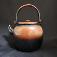 未使用品 御水注 秀峰堂 口蓋付 銅 茶道 お茶 水差し 茶道具】腰黒 御水注 薬缶 やかん 秀峰堂 口蓋無 - メルカリ