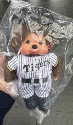 限定】阪神タイガースコラボ モンチッチ ぬいぐるみ 人形 - メルカリ
