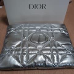 【値下げ】Dior シルバー キルティングポーチのサムネイル