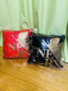他サイト検討中！新品未開封 激レア☆エヴァンゲリオン ゴールドネルフ クッションのサムネイル