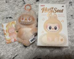 POP MART THE MONSTERS ラブブ ぬいぐるみキーホルダーのサムネイル