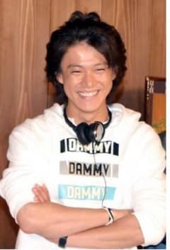 小栗旬着用 パーカーのサムネイル