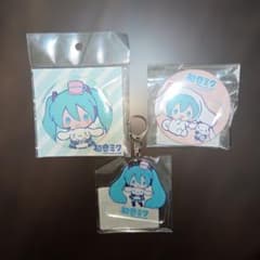 初音ミク シナモロール 缶バッジ アクリルキーホルダー セットのサムネイル