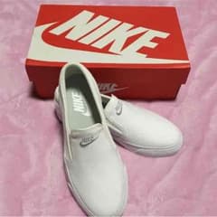 NIKE スリッポン トキ ホワイトのサムネイル