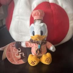 東京ディズニーリゾート 35周年 ドナルド ぬいぐるみバッジ - メルカリ