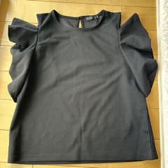 ブラック フリル袖 オフショルダーMサイズのサムネイル