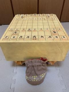 将棋の駒と将棋盤のサムネイル