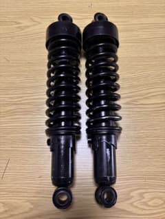 【中古】メルカリで7400円で購入　SR400 純正　リアサスペンション　黒塗装のサムネイル