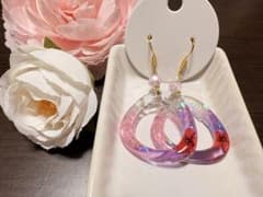 ハンドメイド ピアス 変形フープ パープル系のサムネイル