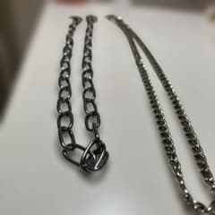 ネックレスとブレスレット　金属のサムネイル