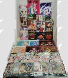 ワンピースフィギュア　グッズ３２点